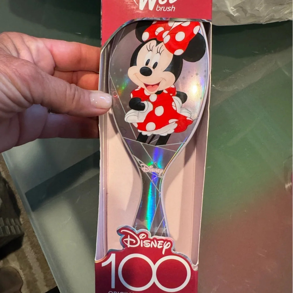 Minnie Mouse detangler WET BRUSH- 100 yr collectible series! Zoom in for more❤️: